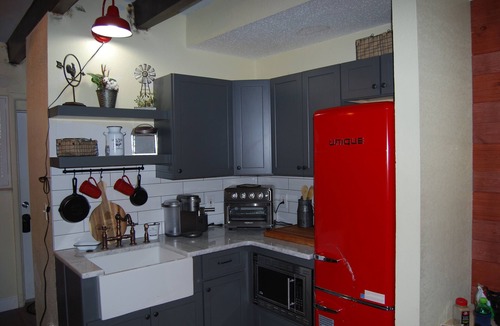 Lenox Park Condo | *The Beach Barn*! 1st flr, King & Queen, Kitchen, QUIET, SNOWBIRDS! remodeled!