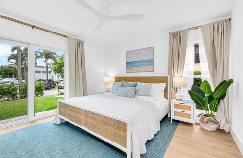 Juno Beach Apartment | The Beach Villa in Juno! 1-Steps to the Beach
