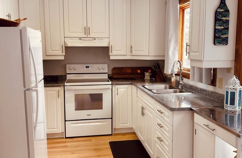 Chisholm Cottage | The Blue Willow