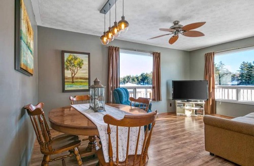 Byng Inlet Cottage | The Cedar: Awesome view + Bunkie!