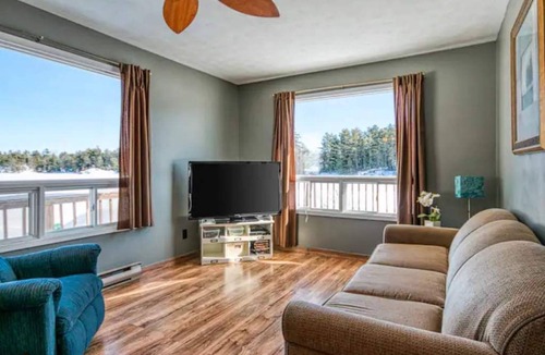 Byng Inlet Cottage | The Cedar: Awesome view + Bunkie!
