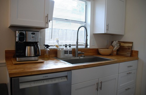 College Park House | The College Park Classic: Charming Updated 2 bed 1 bath home with Eclectic Decor