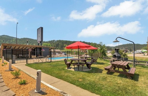 Hill City Hotel | The Cozy Mountain's Edge