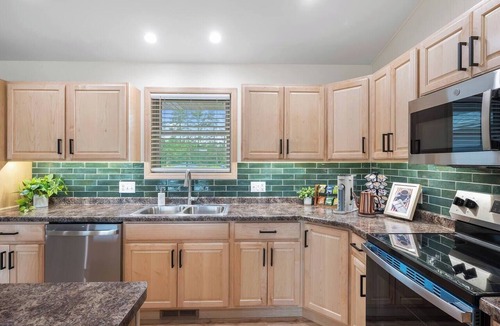 Wisconsin Dells House | The Dells Den-Hot Tub-Theater-Fire Pit-Game Room & 5 min to Downtown Dells!