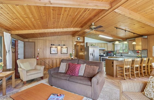 Wisconsin Dells Cabin | The Dells Lakeside Dream - A Waterfront Property