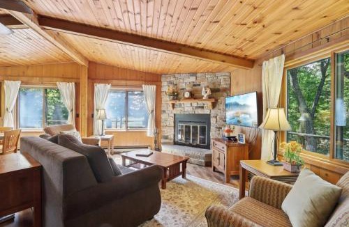 Wisconsin Dells House | The Dells Lakeside Dream - A Waterfront Property