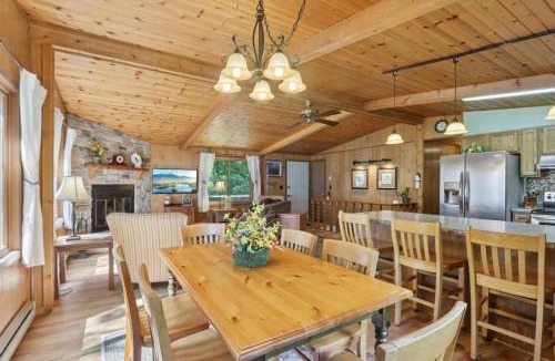 Wisconsin Dells House | The Dells Lakeside Dream - A Waterfront Property