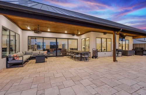 Graford House | The Good Life- pool, hot tub and Lakefront!