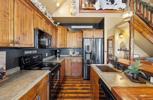 Deadwood Cabin | The Great Escape - Year-round clubhouse access with outdoor heated pool!