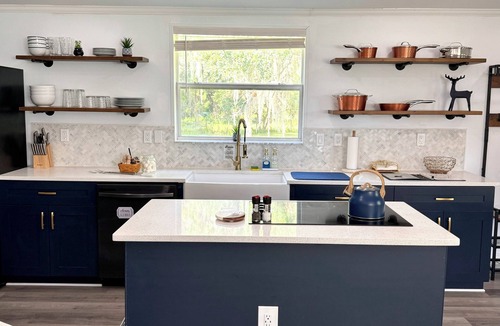 Geneva House | The Greenhouse: Tranquil 3-Bedroom Retreat with Garden, Chickens & Hot Tub