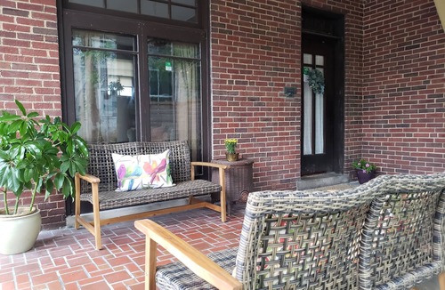 Hannibal House | The Hickman-Bond House. A Prairie style home by Disciple of Frank Lloyd Wright