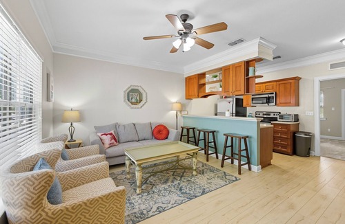 Tallahassee House | The Honolulu - Modern 3BR Condo Near FSU with Pool