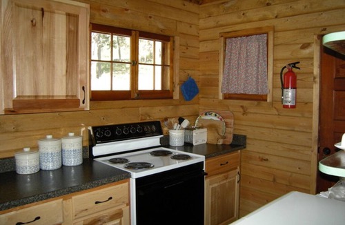 Hill City Cabin | The Hynes Cabin – A Spacious Renovated 1925 Classic with Stunning Views