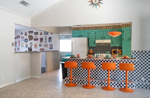 Amistad National Recreational Area House | The Jukebox Joint | Pool table | Ping-Pong | 3 TVs