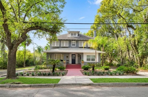Rogers Deland House | The Loft | Vaulted Studio, Treetop Views, Stetson & Downtown DeLand