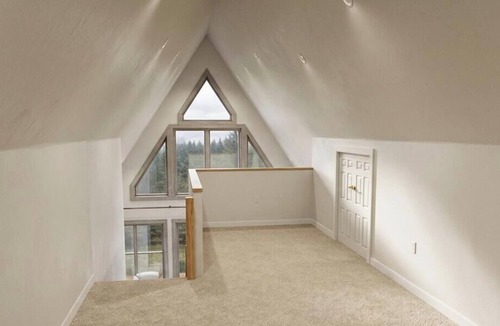 Marinette Cabin | The Maple. New 4 room, 2 bath cabin on Menonminee River w/fireplace, hot tub.
