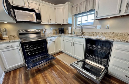 Wilmington Condo | The Modern Escape- 5 Min to WEC