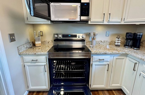 Wilmington Condo | The Modern Escape- 5 Min to WEC