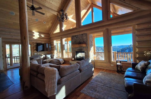 Powder Mountain House | 'The Nest' Rustic Luxury Cabin with Hot Tub & Stunning Views at Powder Mountain