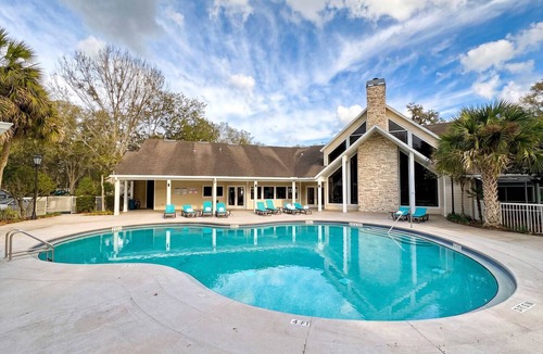Gainesville Apartment | The Nomad at Gables | King Bed Pool Garage