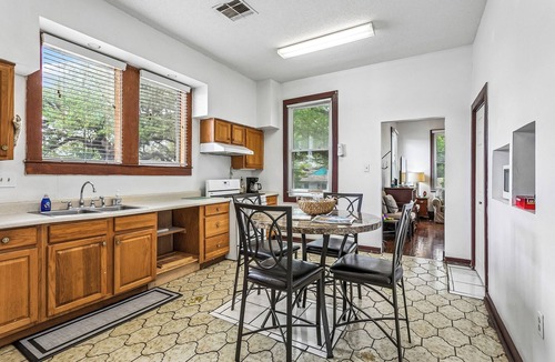 Seventh Ward House | The Oakview Retreat | Stylish 3BR NOLA Stay