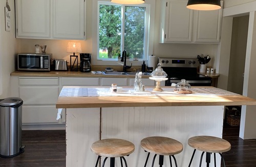 Delta County Cottage | The Perkins Country Cottage: Families Welcome