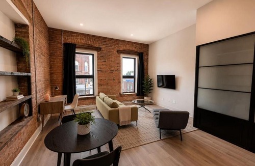Renfrew Apartment | The Post Hotel