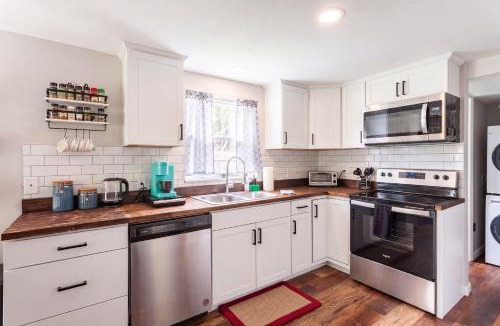Gainesville House | The Refuge on 5th - Pets , Patio & Firepit