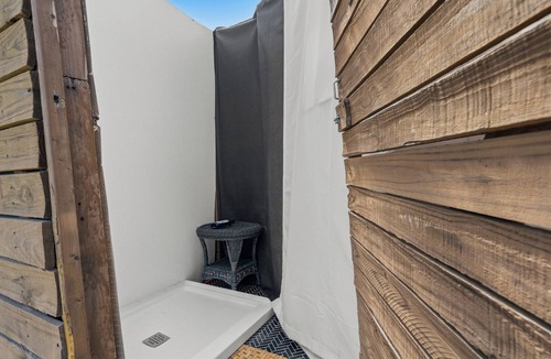 Thackerville Apartment | The Retreat with Winstar Pool Experience