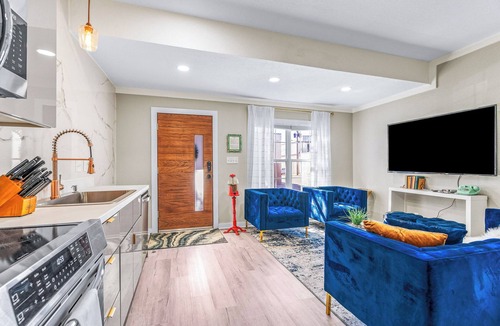Downtown Cottage | The Sapphire Downtown, Pensacola's Hidden Gem. Two bedroom historic cottage