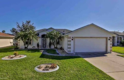 Waters Edge House | The Sleep Inn (1Br/Bath + Kitchen)