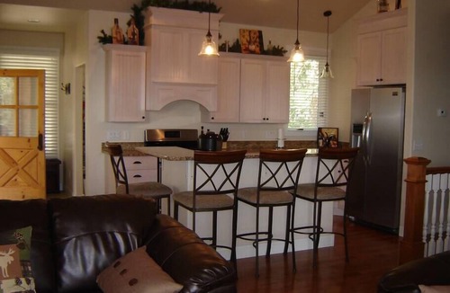 Deadwood House | The Stage Stop - Spacious Private Cabin at Gilded Mountain
