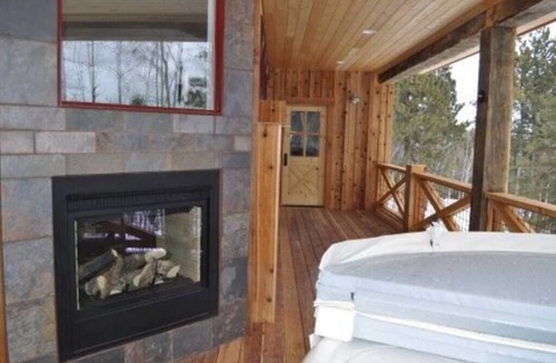 Deadwood House | The Stage Stop - Spacious Private Cabin at Gilded Mountain