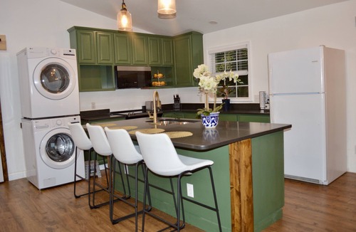 Winston - Salem House | The Sunrise! Close to Wake forest University. 2 King beds. Quiet neighborhood!