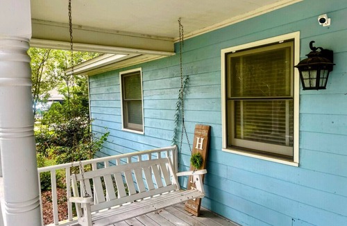 Tallahassee House | The Town & Country - 4BR, 3BA on 1.5 acres