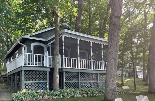 Markesan Cottage | The Tree House on Green Lake WI