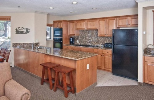 Tahoe Village Apartment | The Ultimate Family Stay: 4 Rooms, Pools, Sports Courts, BBQ, Sauna & Fireplace