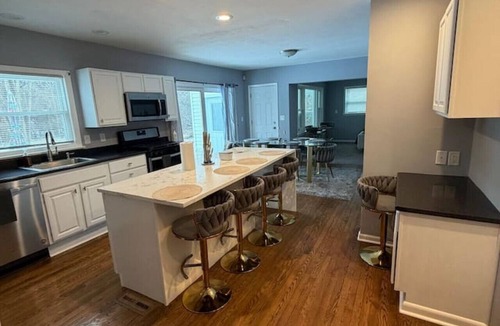 Rockford House | TheCreekHouse: 5BR Sanctuary w/Sunroom & Games