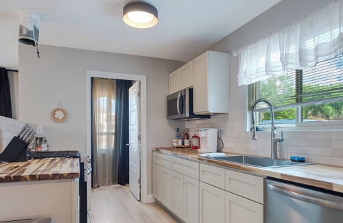 Paradise Hills Civic House | This house is a 5 bedroom(s), 3.5 bathrooms, located in Albuquerque, NM.