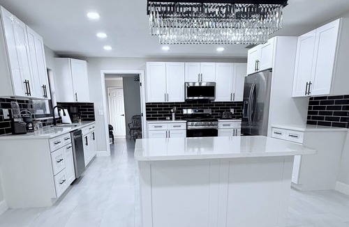 Bloomingdale House | This is it: Red Door Vacay House in Delightful Brandon with Game Room and Pool