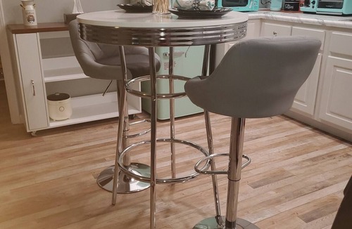 Macon House | This unique place has a style all its own. Near University and hospitals.