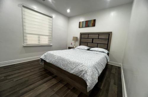 Streetsville House | Three Bedroom Spacious Bangalow with Free Parking, closer to commercial area and highways