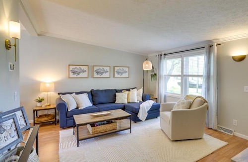 Three Oaks House | Three Oaks Home w/Guest House - 8 Mi to Beach!