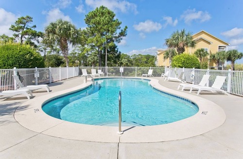 Innerarity Townhomes House | Tiki Hut: Waterfront, Amazing Views, & 2 Kayaks!