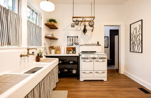 Sherman House | Timeless 1915 Craftsman Retreat – Vintage Charm with Modern Comfort
