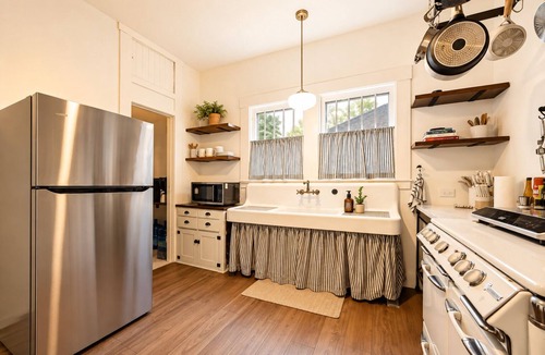 Sherman House | Timeless 1915 Craftsman Retreat – Vintage Charm with Modern Comfort