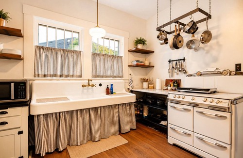 Sherman House | Timeless 1915 Craftsman Retreat – Vintage Charm with Modern Comfort