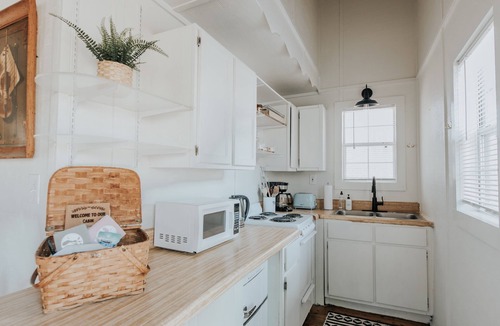 Wiley Cabin | Tiny Cabin - Perfect Mountain Getaway - Clayton GA