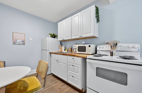 South Pensacola Cottage | Tiny Haven Unwind in Pensacola