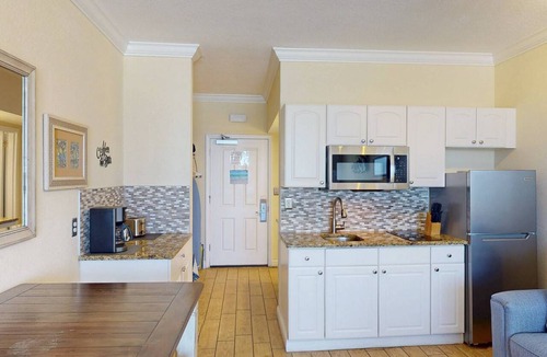 Treasure Island Condo | Top Floor Beachfront Studio Breathtaking Views. Heated Pool. Fantastic Location in Treasure Island!